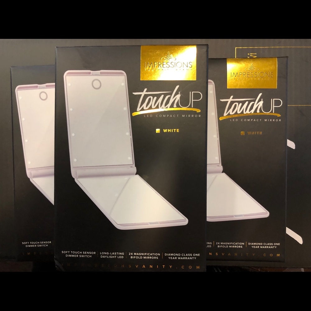Impressions Vanity Touch Up LED Compact Mirror